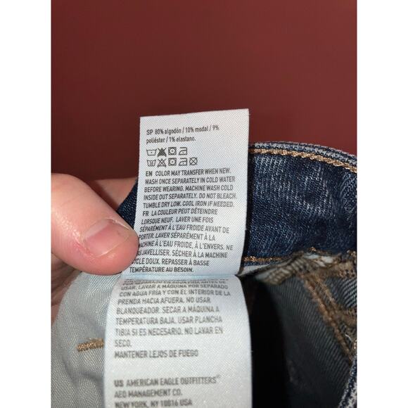 American Eagle High Rise Distressed Denim Mom Shorts Size 6 - Picture 7 of 7